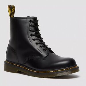NWOT Dr. Martens 1460 Smooth Leather Lace up BootsNEW Never Worn Size 8 Women